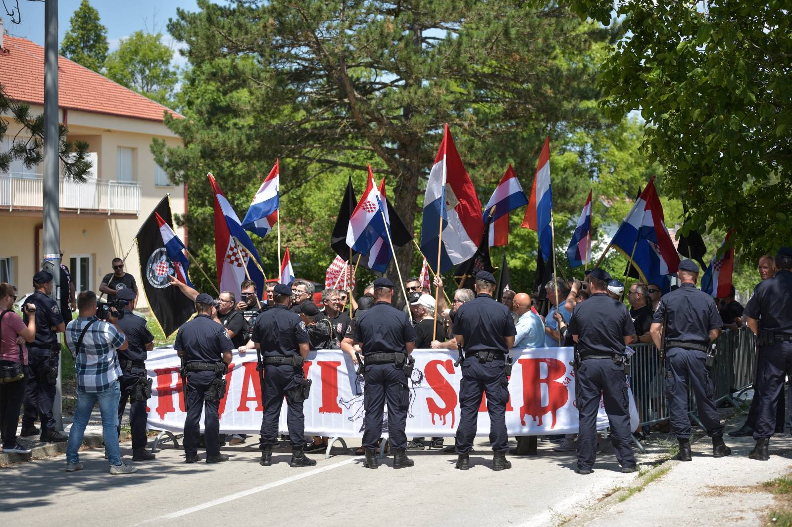 Uz jake policijske snage obiljeÅ¾en Dan ustanka u Srbu
