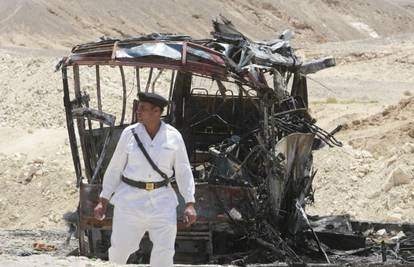 Bus udario u kamion, poginulo 8 američkih turista u Egiptu