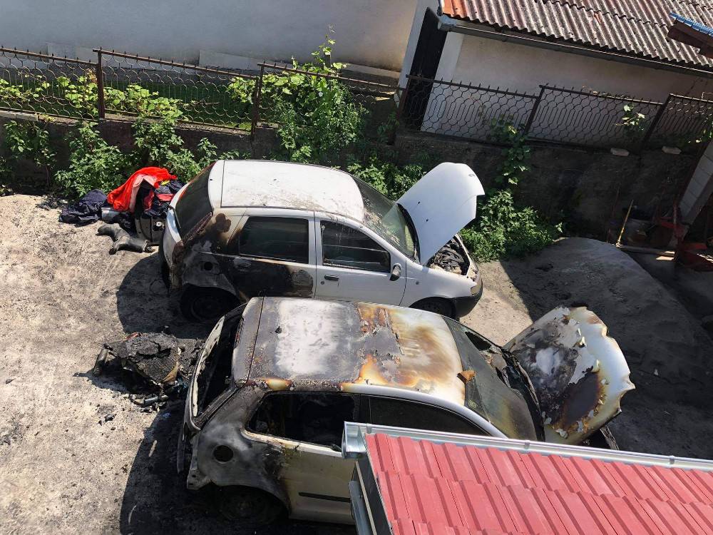 Istražni zatvor mladiću koji je zapalio tri automobila u Slatini