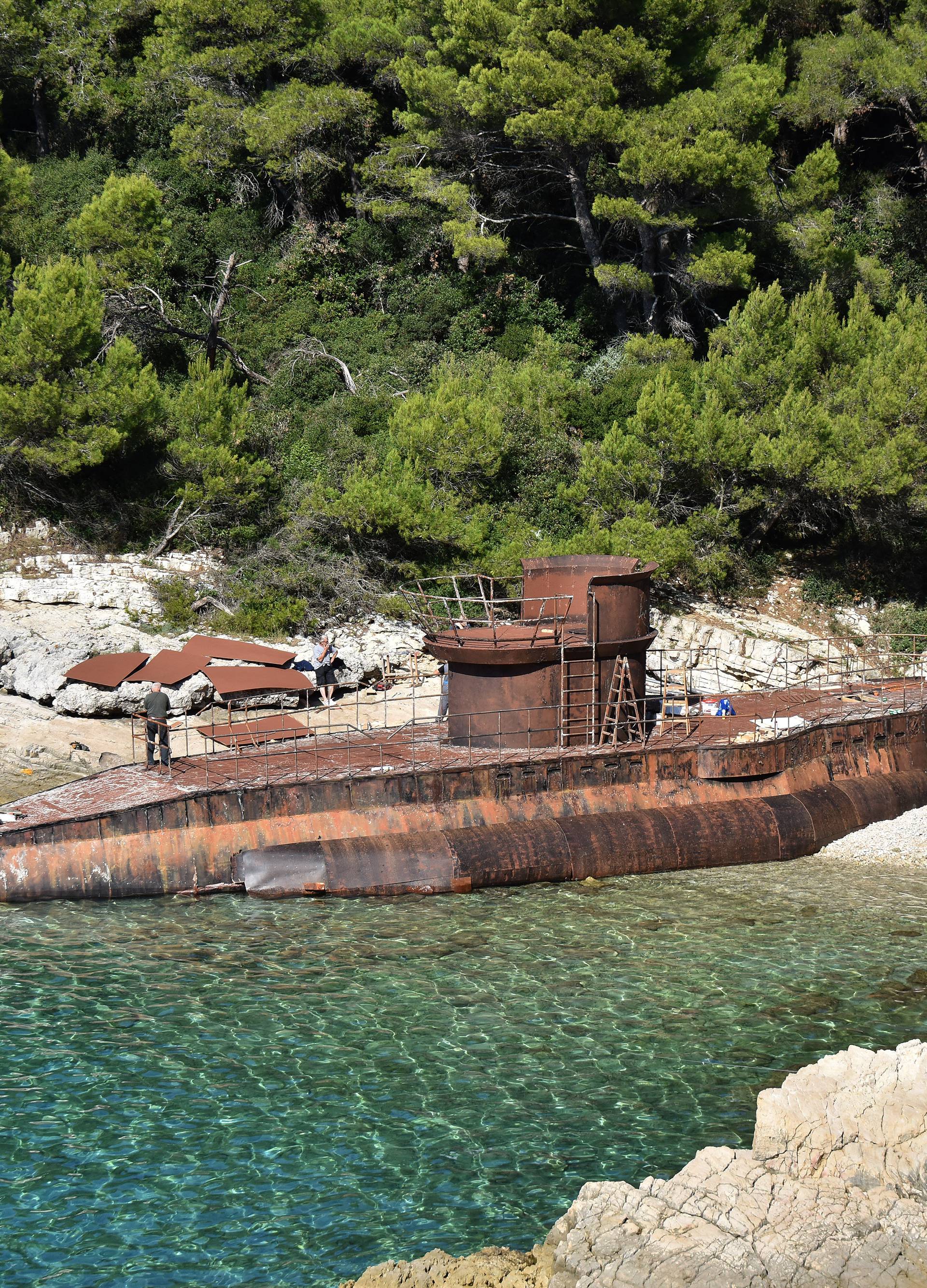 Ratna zona u Puli: Na plažu se 'nasukao' 30-metarski U-boot