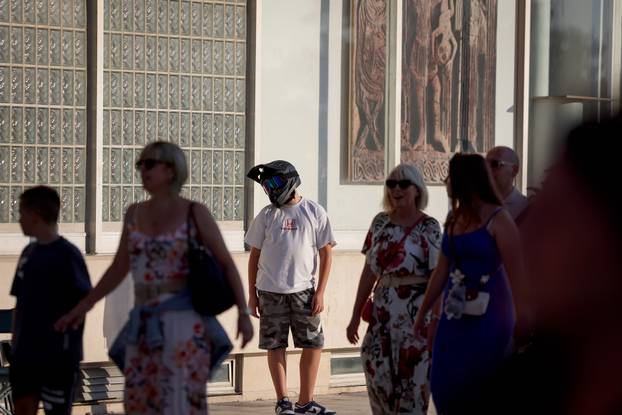 Zadar: Turisti uživaju u šetnji gradom