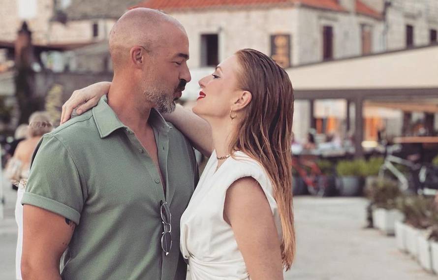 Naša glumica kao Elvis vodila obnovu bračnih zavjeta, među gostima bili Nataša Janjić i muž