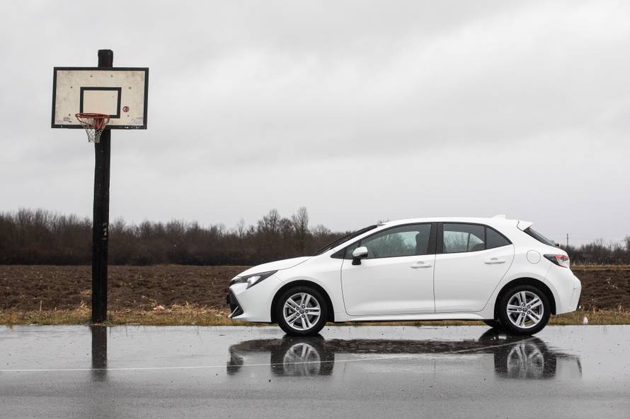 Bez hibrdnog pogona nije tako štedljiva, ali je vrlo povoljna