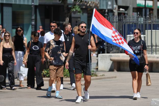 Zagreb: Obožavatelji se okupljaju u gradu uoči Thompsonovg koncerta