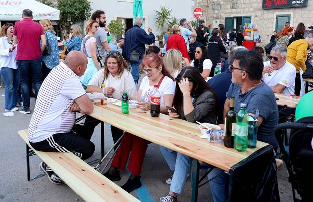 Kaštel Kambelovac: Održana tradicionalna Fešta o boba