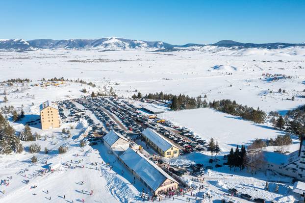 Velik broj posjetitelja na otvaranju ski sezone na Kupresu