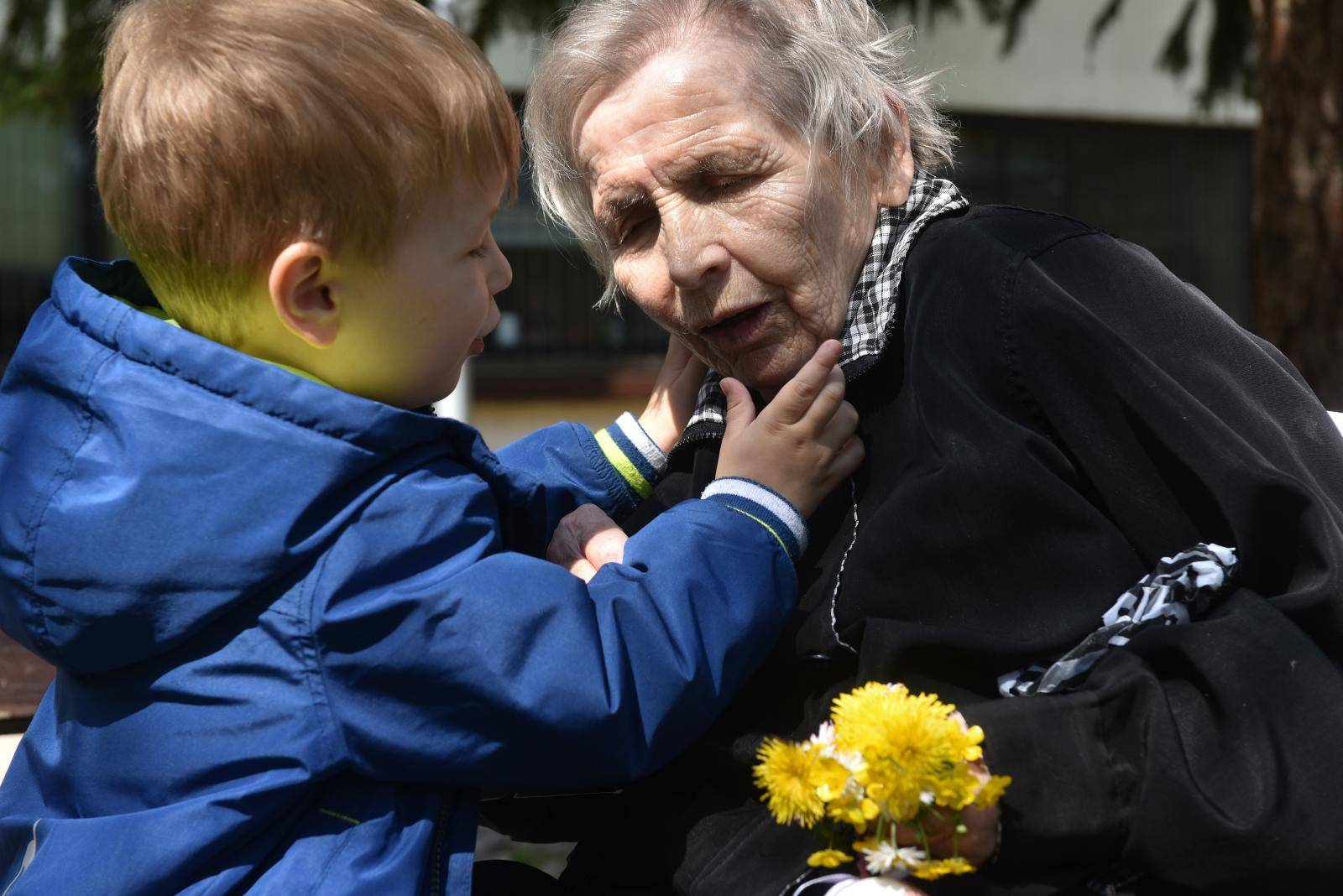 Nerazdvojni su: Mariji (82) je Jan (4) uljepšao život u domu