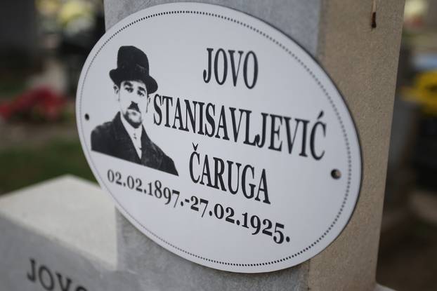 Osijek: Grob Jove Stanisavljevića Čaruge na Aninom groblju