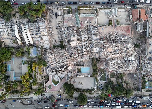 Aftermath of earthquakes in La Guaira