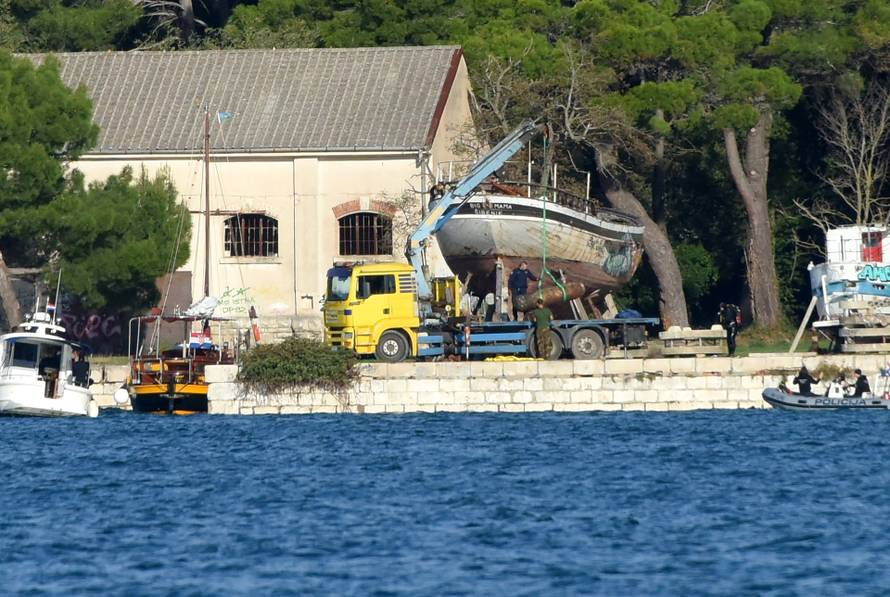 Iz pulske luke izvađena podmornička mina