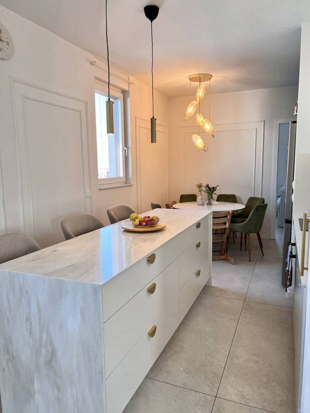 FOTO Naš poznati voditelj i žena mjesecima prodaju penthouse za skoro 400.000 eura! Zavirite