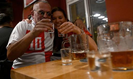 FOTO U Pragu se traži koja čaša više! Ovako se hrvatski navijači zagrijavaju za veliku utakmicu