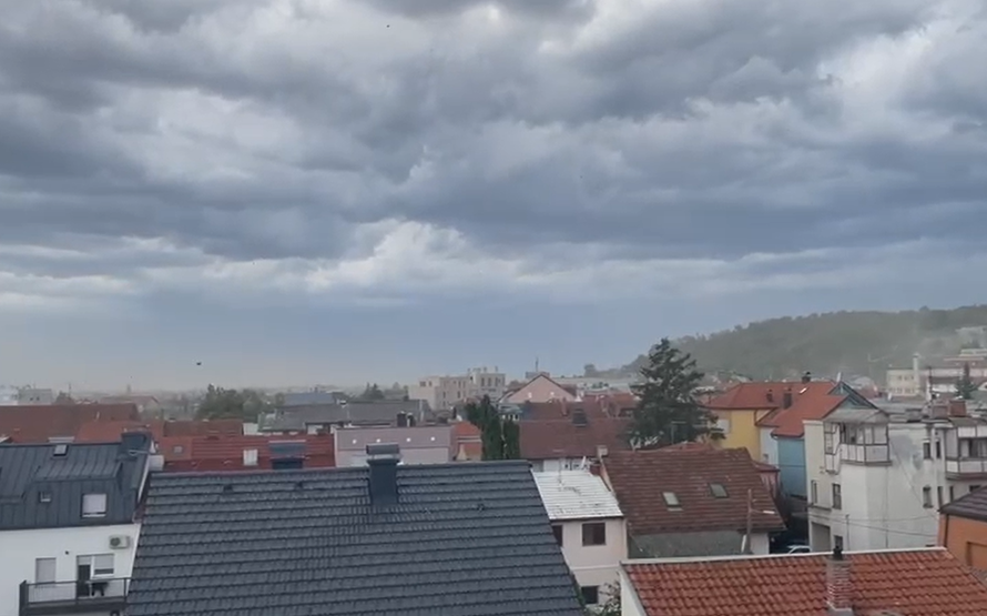 Olujni vjetar otpuhao je krov sa staračkog doma u Gornjoj Bistri!