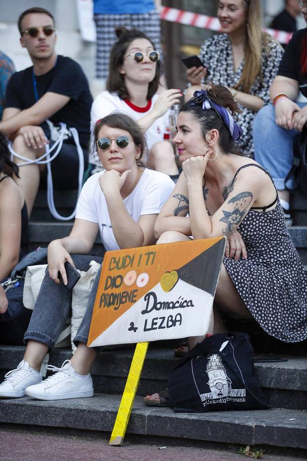 Zagreb: Okupljanje sudionika 21. Povorke ponosa pod sloganom "Dajte nam naša četiri zida!"