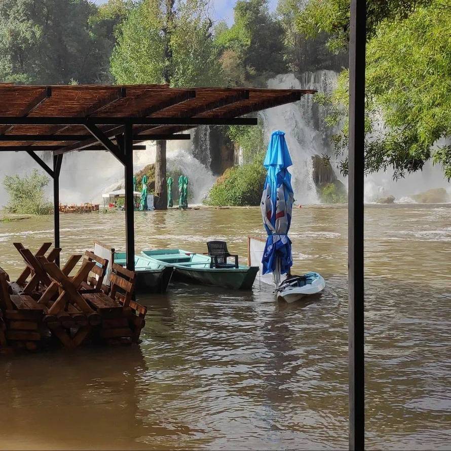 FOTO Nevjerojatni prizori! Zbog nevremena Ljubuški pod vodom