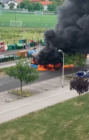 Gorio bus u Novom Jelkovcu: 'Zapalio se i eksplodirao! To je odjeknulo kao bomba, dvaput!'