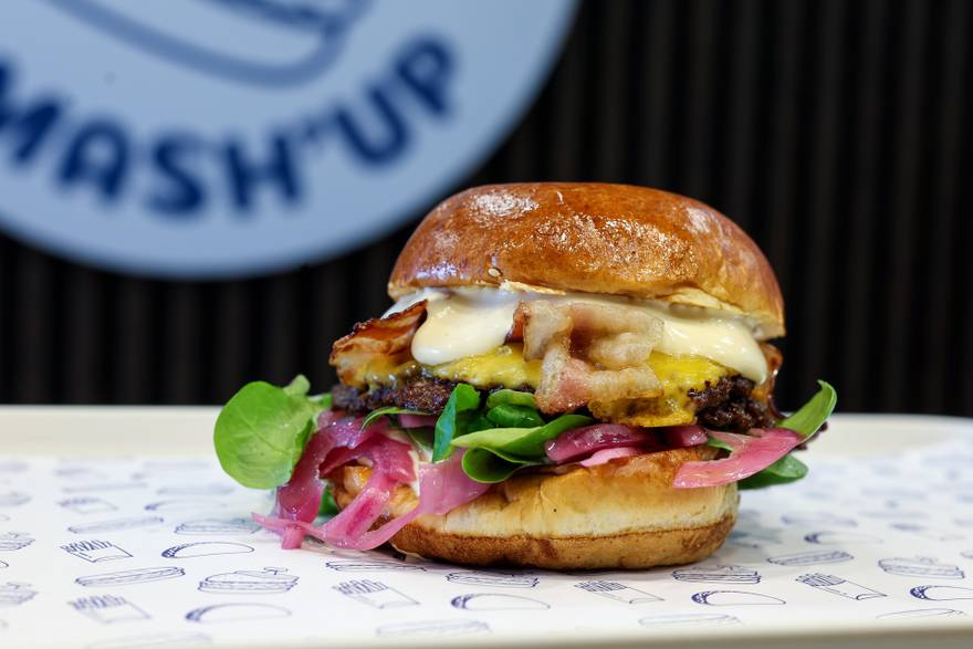 Dečki iz kvarta otvorili burger bar: 'Naši burgeri su pravi 'smash'!'