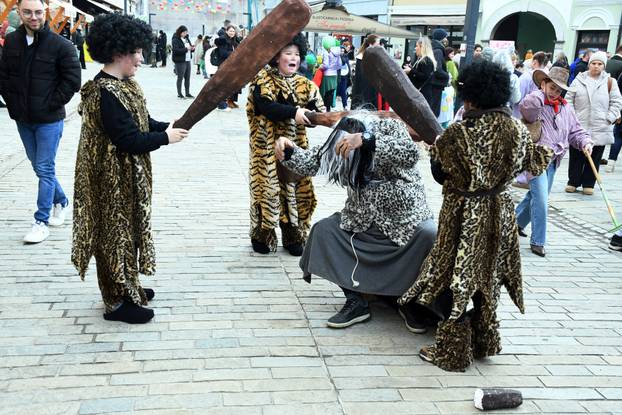 Sisak: Nekoliko stotina mališana iz dječjih vrtića i osnovnih škola sudjelovalo je na tradicionalnom Sisačkom fašniku