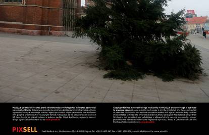 U Osijeku za ovaj Božić štede: Nema ni iglica ni novih lampica  