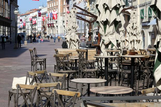 Rijeka: Terase zatvorenih ugostiteljskih objekata u centru grada