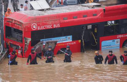 FOTO Katastrofa u Južnoj Koreji: Izvlače tijela iz potopljenog tunela, dosad poginulo 30 ljudi