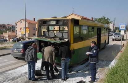  Gorio je bus Pulaprometa, putnici u panici bježali van