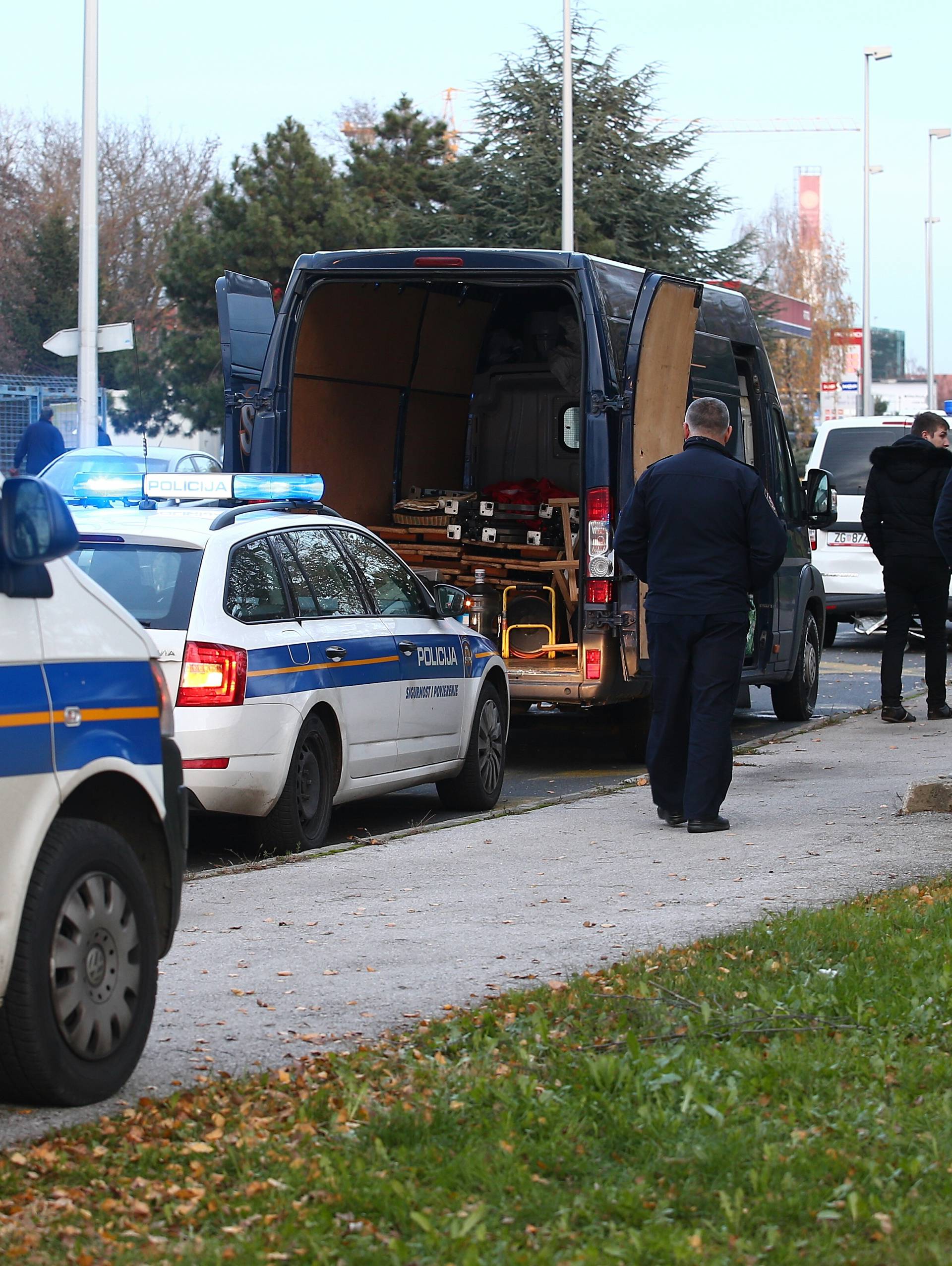 Sudarila se dva kombija i auto u Zagrebu, poginuo muškarac