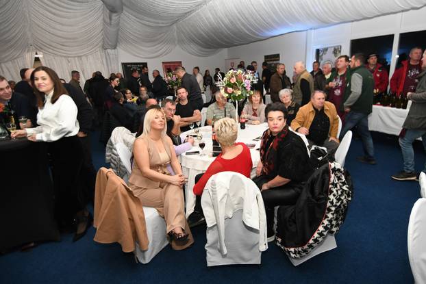 Križevci: Krštenje vina okupilo je 50-ak biskupa Svetih Martina iz cijele Hrvatske