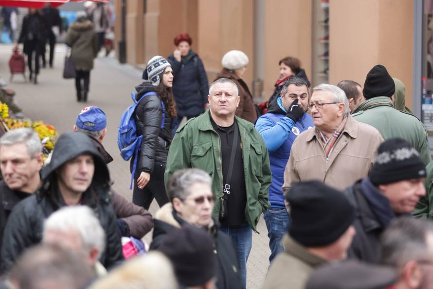 Prosvjednici došli do Kamenitih vrata, dalje ne mogu: 'Izdaja!'