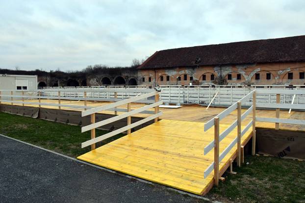 FOTO Slavonski Brod oblači svoje božićno ruho: Priprema grada za blagdansko ozračje