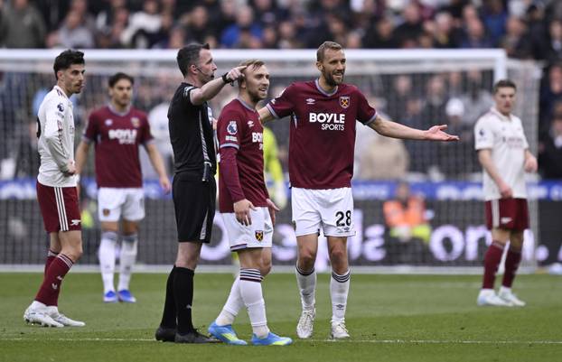Premier League - West Ham United v Arsenal