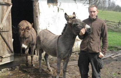 Novi život: Nijemac je došao s magarcima živjeti kraj Požege
