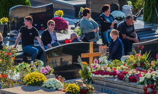 FOTO U Kaštel Starom uz misu i cvijeće odali počast pokojnima