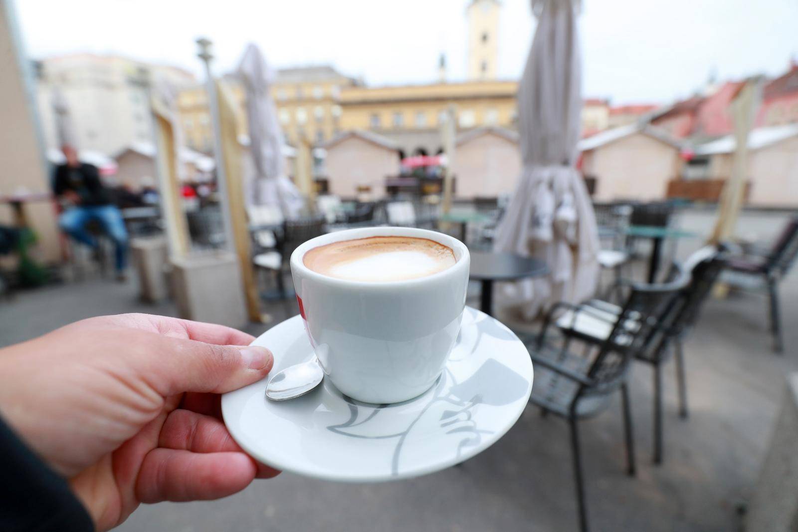 Hrvati jedva čekali: Jutros se popila prva kava na trgovima