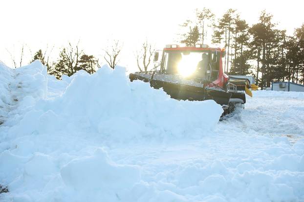 Snijeg na 18°C? Naravno da može, Cmrok se opet zabijelio