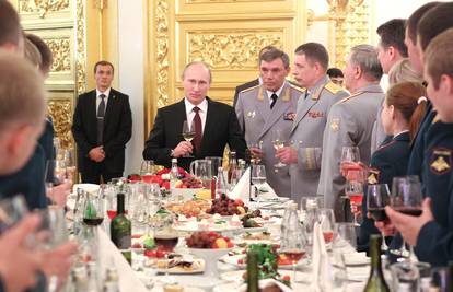 Putin zabrinut zbog alkoholizma u redovima bliskih suradnika: 'Problem postaje sve izraženiji'
