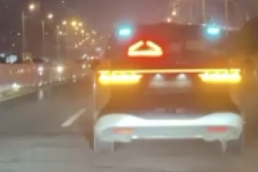 Kaos u Wuhanu! Robotaksiji stali nasred ceste zbog kvara, putnici zarobljeni