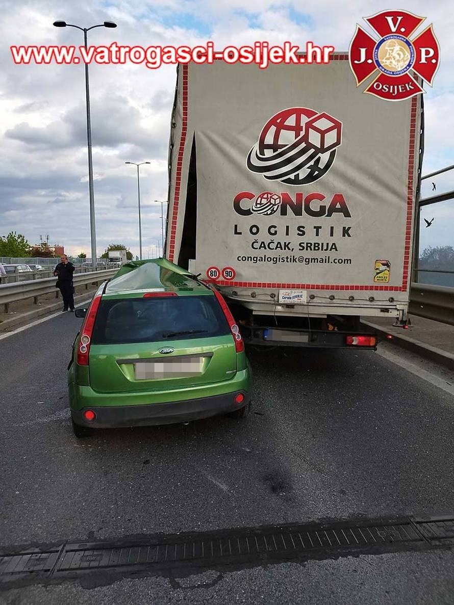 FOTO UŽASA Podletio je pod kamion na osječkoj obilaznici!