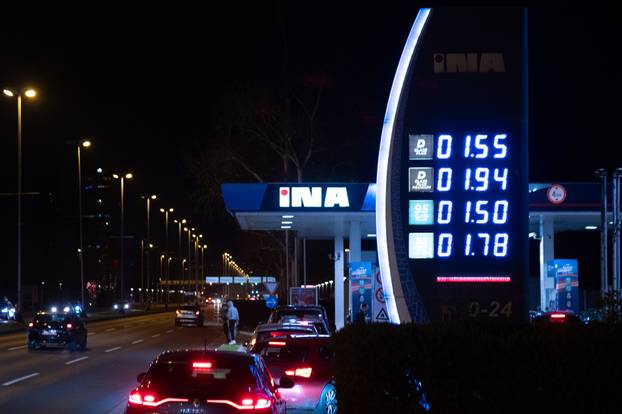 24sata Zagreb: Gužva na benzinskoj postaji zbog dizanja cijena