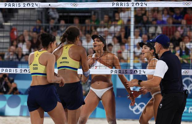 Beach Volleyball - Women's Gold Medal Match - Brazil vs Canada (Ana Patricia/Duda vs Melissa/Brandie)
