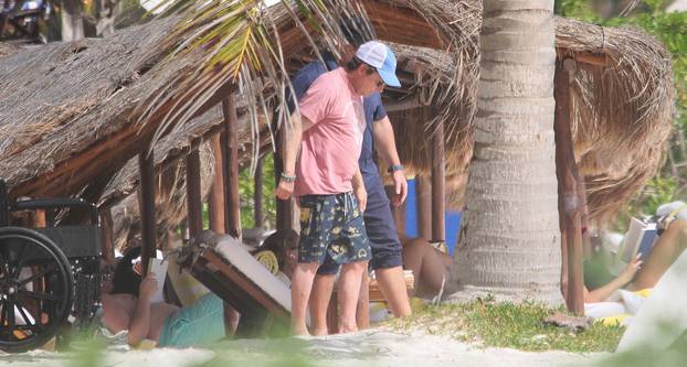 *PREMIUM-EXCLUSIVE* Beloved "Back to the Future" star Michael J. Fox spends New Year in Tulum, Mexico