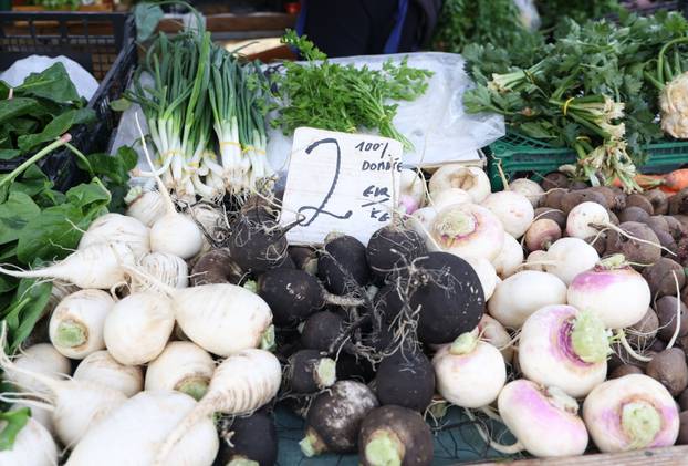 Šibenik: Ponuda na šibenskoj tržnici