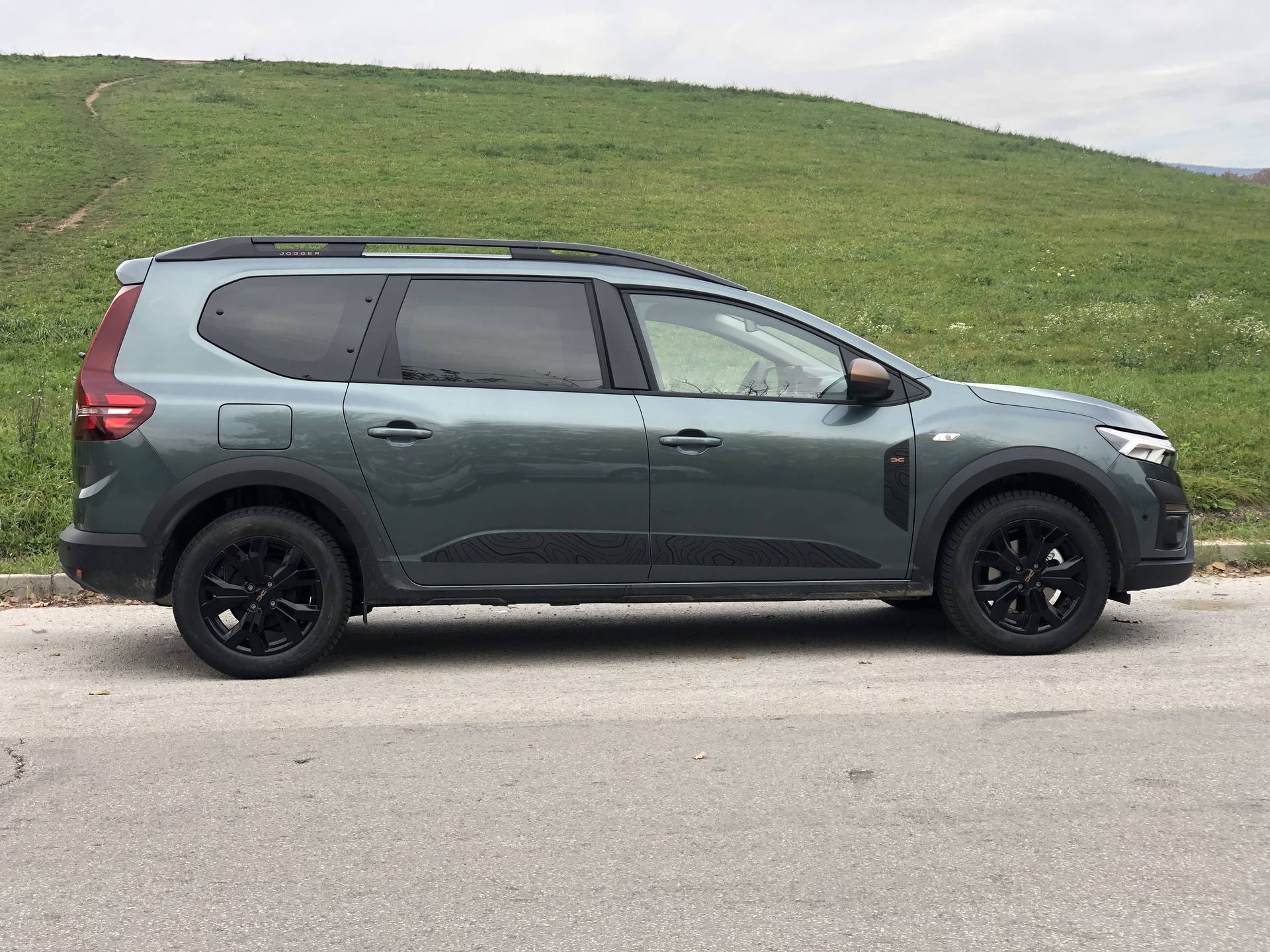 Testirali smo Jogger Hybrid: Kakva je prva hibridna Dacia?