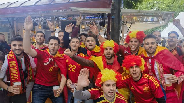 VIDEO Španjolski navijači upali među Hrvate pa su iznenadili i skandirali ime Luke Modrića!