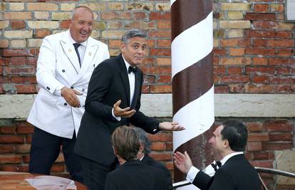 Nakon samo četiri mjeseca braka Clooney bježi u politiku