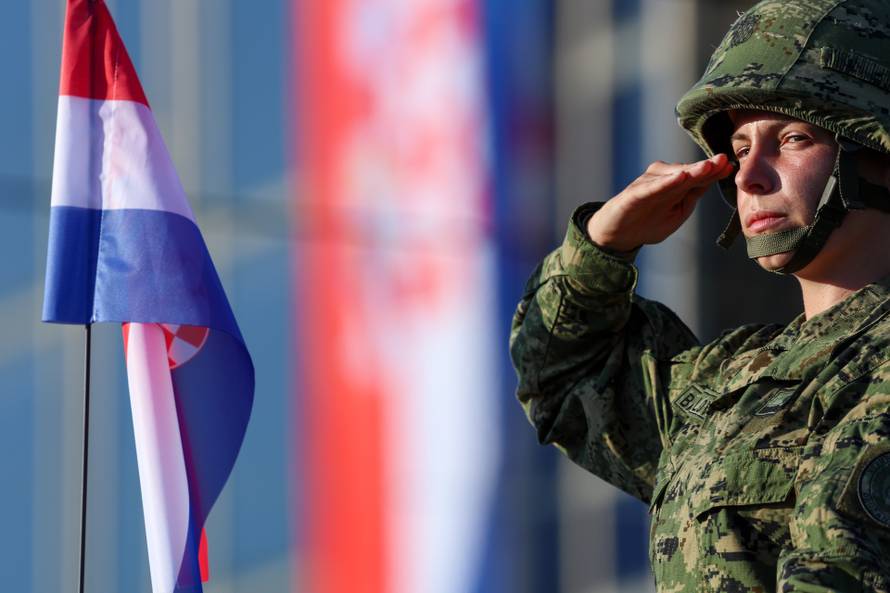 Zagreb: Prolazak motoriziranog i mehaniziranog postroja u povodu 30. obljetnice VRO Oluja