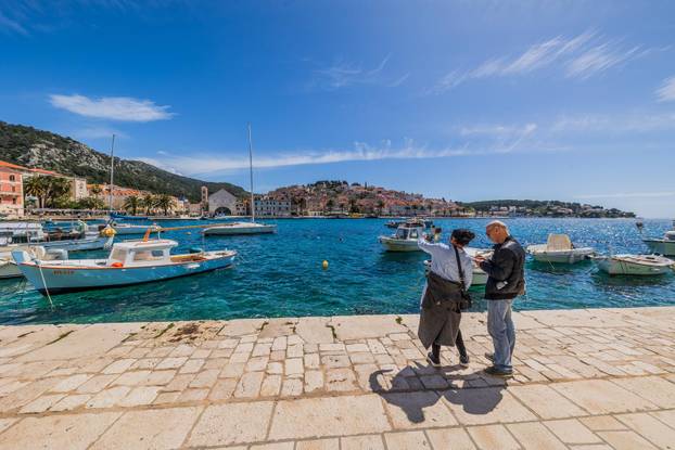 Sunčan dan na Hvaru 