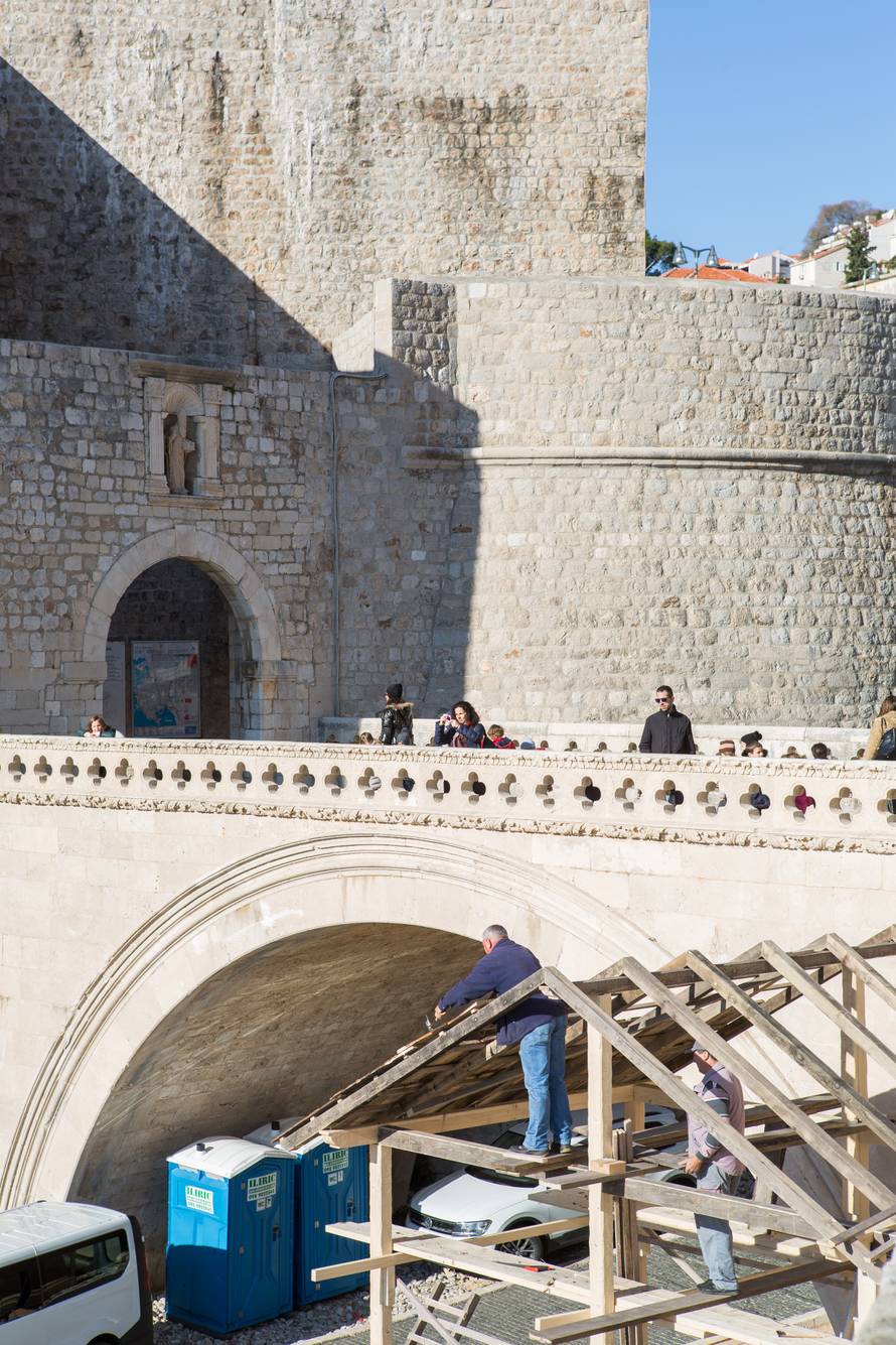 Počelo je: Dubrovnik se polako sprema za doček Robina Hooda