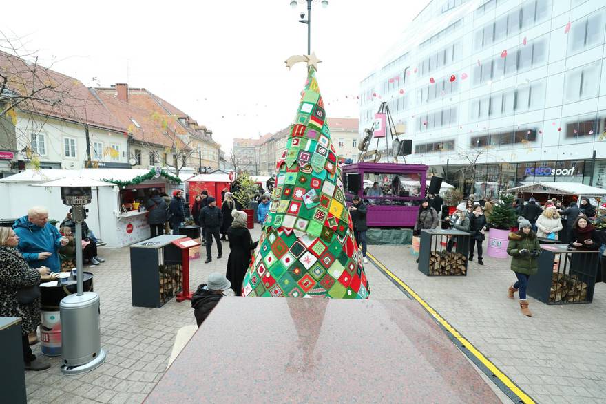 Vuneno drvce na Europskom trgu