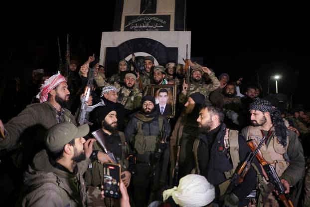 Syrian rebels gather in Homs